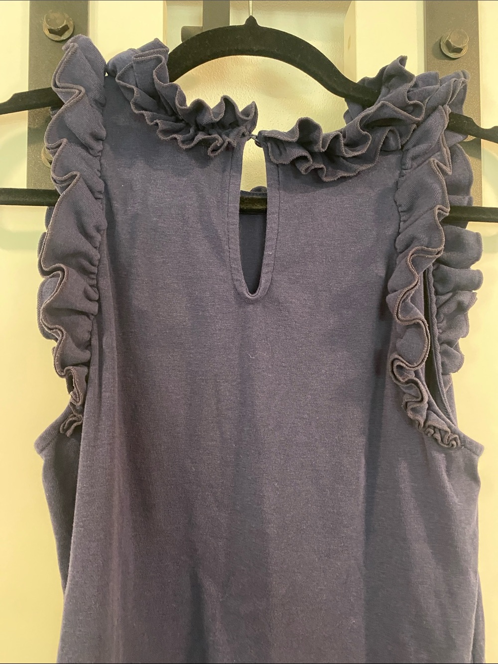 Lilly Pulitzer Navy Ruffle Neck Tank Size Medium - Picture 3 of 4